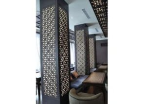 ديكور عمود خشب